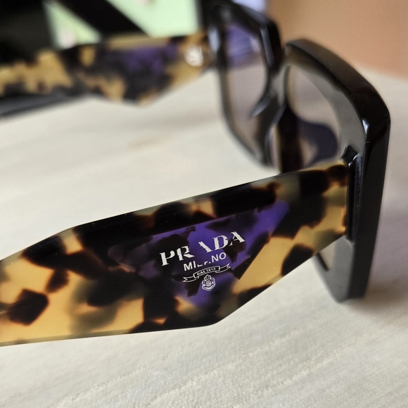 Prada Tortoiseshell Sunglasses SPR 23y-f 2au-05 - Picture 6 of 16